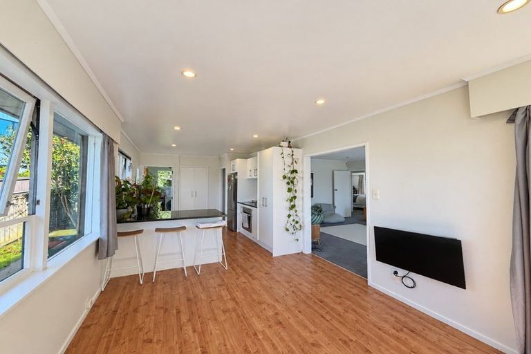 Photo of property in 23 Mirrabooka Avenue, Botany Downs, Auckland, 2010