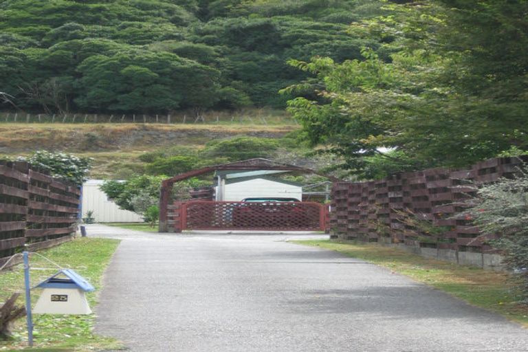 Photo of property in 25 Larchmont Grove, Totara Park, Upper Hutt, 5018