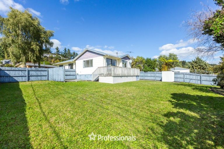 Photo of property in 1 Monarch Grove, Maoribank, Upper Hutt, 5018