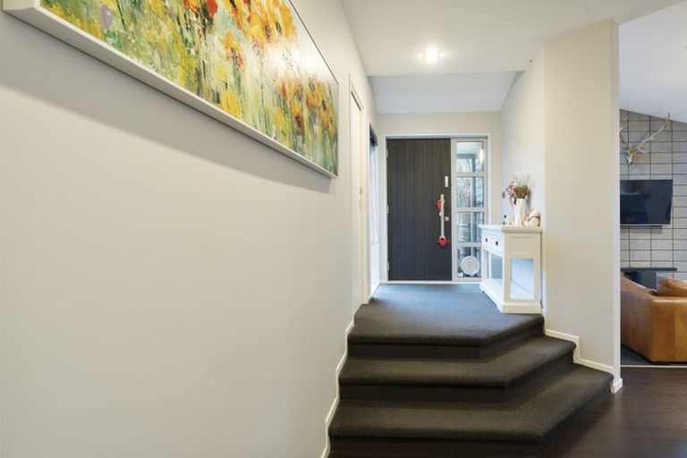 Photo of property in 94 Lake Panorama Drive, Henderson Valley, Auckland, 0612