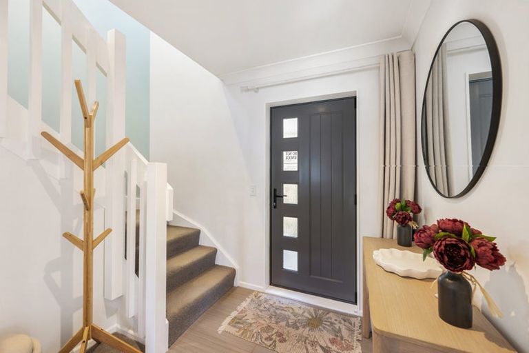 Photo of property in 63 Glanmire Road, Newlands, Wellington, 6037