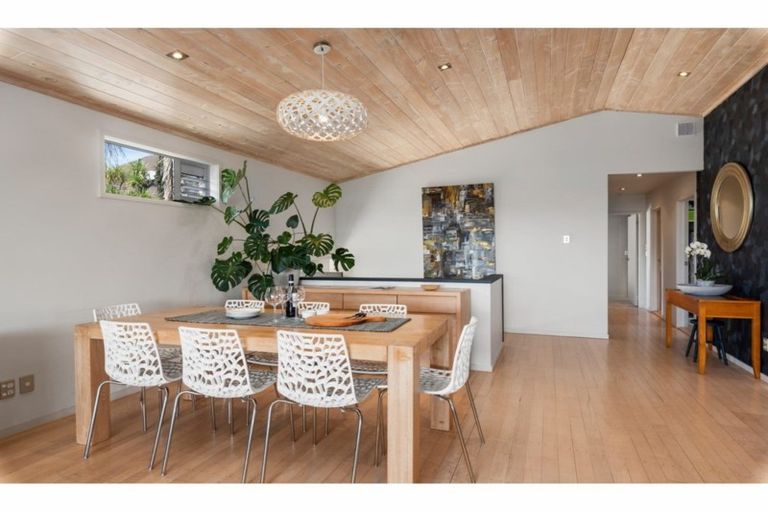 Photo of property in 1/33 Braemar Road, Rothesay Bay, Auckland, 0630