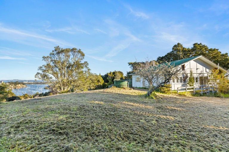 Photo of property in 1 Buckleys Track, Paremoremo, Auckland, 0632