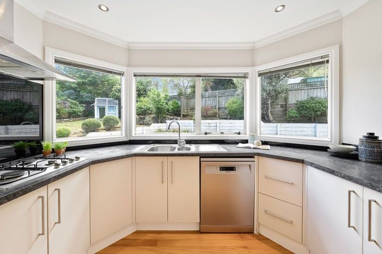 Photo of property in 24 Saunders Close, Whitby, Porirua, 5024