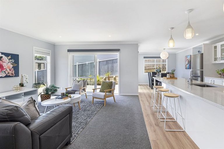 Photo of property in 5 Madeira Close, Whitby, Porirua, 5024