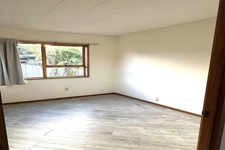 Photo of property in 2/13 Phoenix Place, Papatoetoe, Auckland, 2025