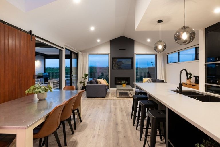 Photo of property in 28 Selliera Place, Papamoa Beach, Papamoa, 3118