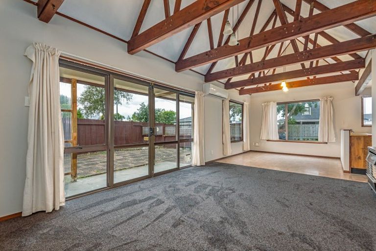 Photo of property in 28 Suzanne Grove, Kelvin Grove, Palmerston North, 4414