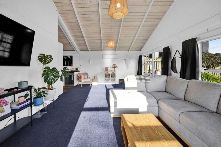 Photo of property in 10 Hira Street, Ohawe, Hawera, 4671