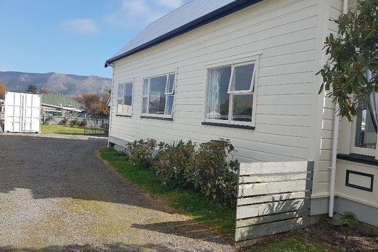 Photo of property in 15 Coronation Street, Waimate, 7924
