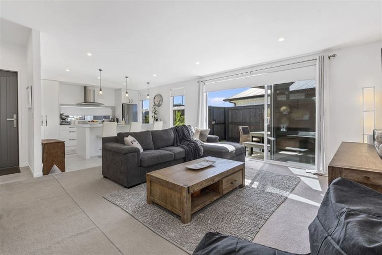 Photo of property in 39 Kotiate Street, Papamoa Beach, Papamoa, 3118