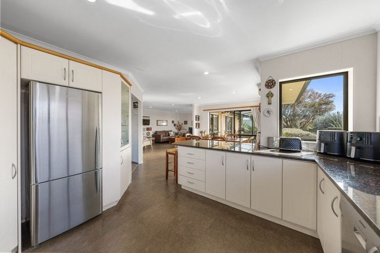 Photo of property in 33 Ruze Vida Drive, Massey, Auckland, 0614