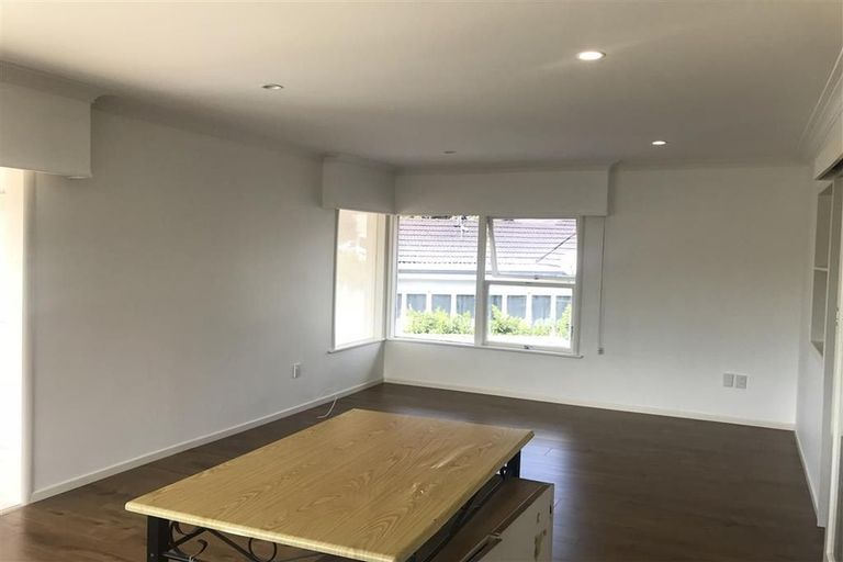 Photo of property in 7 Corunna Road, Milford, Auckland, 0620