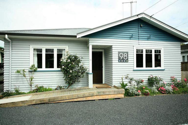 Photo of property in 98 Rifle Range Road, Dinsdale, Hamilton, 3204