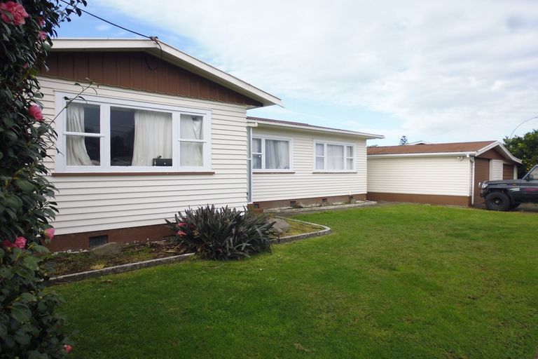 Photo of property in 2 Kowhai Avenue, Edgecumbe, 3120