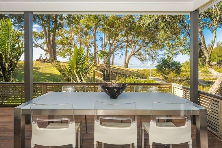 Photo of property in 2/31 Tamaki Drive, Pakuranga, Auckland, 2010