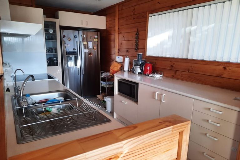 Photo of property in 2/70 Juniper Road, Sunnynook, Auckland, 0632