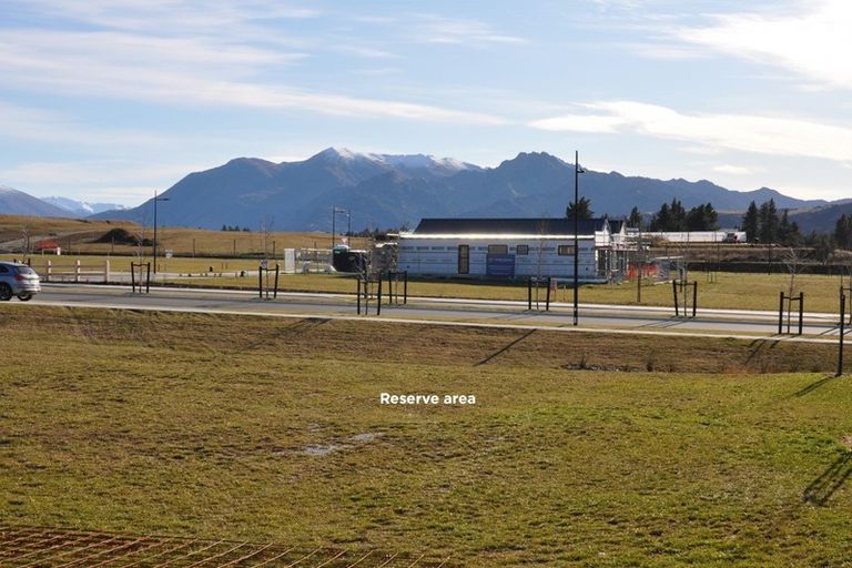 Photo of property in 42 Obelisk Street, Wanaka, 9305