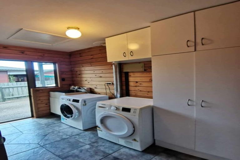 Photo of property in 4 Hadley Wood Drive, Wattle Downs, Auckland, 2103