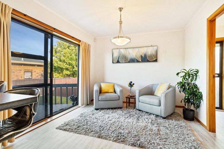 Photo of property in 12 Muscat Place, Henderson, Auckland, 0612