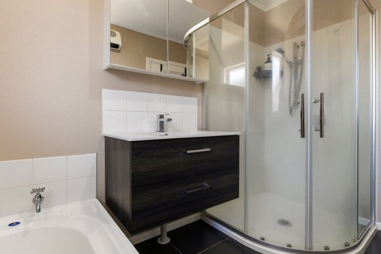 Photo of property in 70 Mears Road, St Andrews, Hamilton, 3200