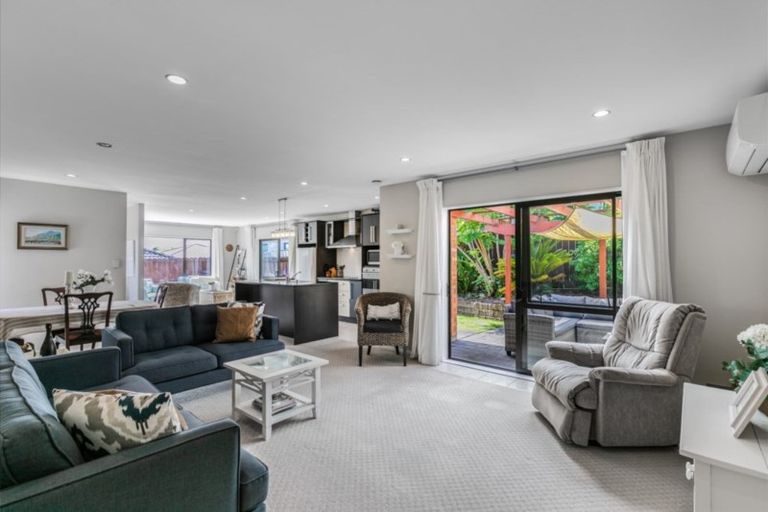 Photo of property in 86 Seabrook Avenue, New Lynn, Auckland, 0600