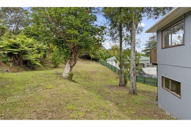 Photo of property in 8 Limmer Place, Browns Bay, Auckland, 0632