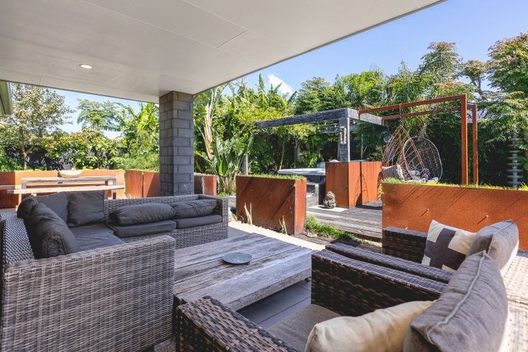 Photo of property in 10 Cooke Farm Grove, Waiwhakaiho, New Plymouth, 4312