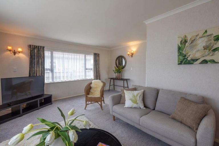 Photo of property in 32 Oxford Street, Tawa, Wellington, 5028