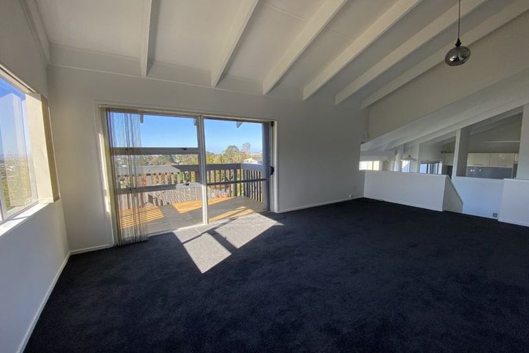 Photo of property in 1/13 Girrahween Drive, Totara Vale, Auckland, 0629