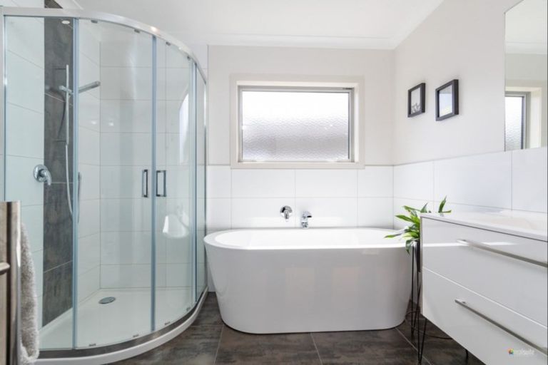 Photo of property in 103 Riverstone Drive, Riverstone Terraces, Upper Hutt, 5018