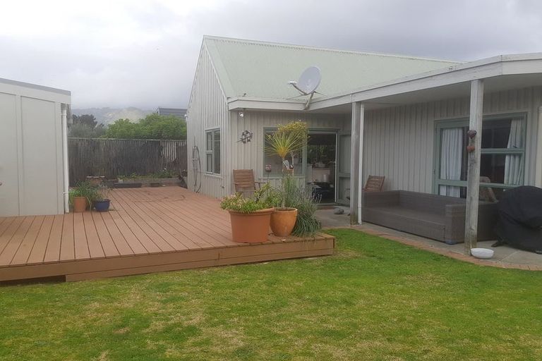 Photo of property in 21 Rutherford Drive, Waikanae Beach, Waikanae, 5036