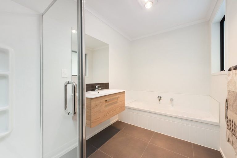 Photo of property in 24 Bridle Way, Omokoroa, 3114