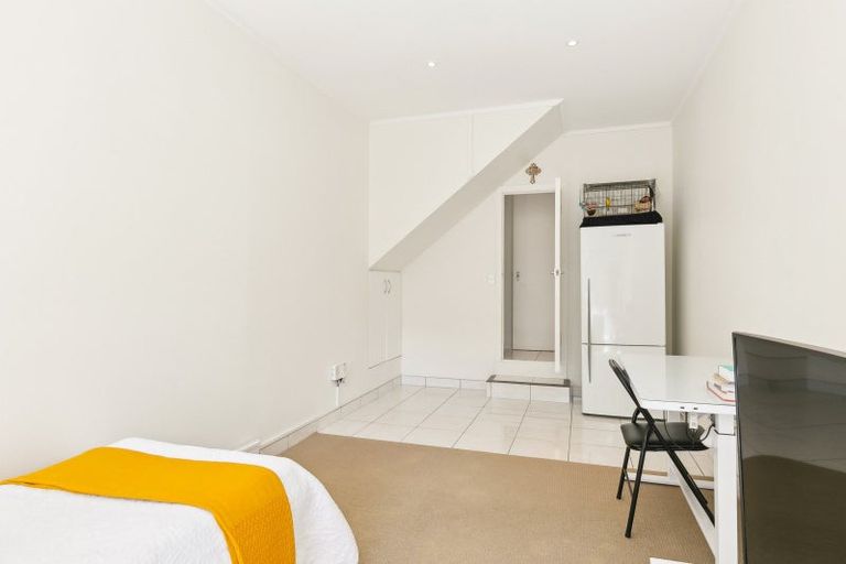 Photo of property in 44 Akaroa Drive, Maupuia, Wellington, 6022