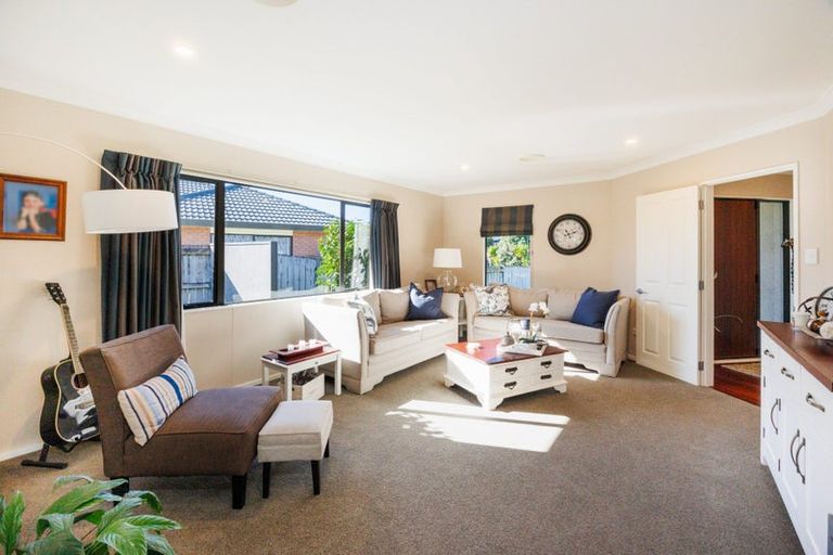 Photo of property in 3 Sunshine Place, Kelvin Grove, Palmerston North, 4414