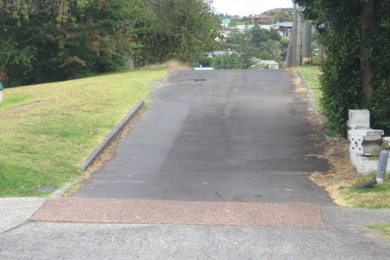 Photo of property in 2/83 Chivalry Road, Glenfield, Auckland, 0629