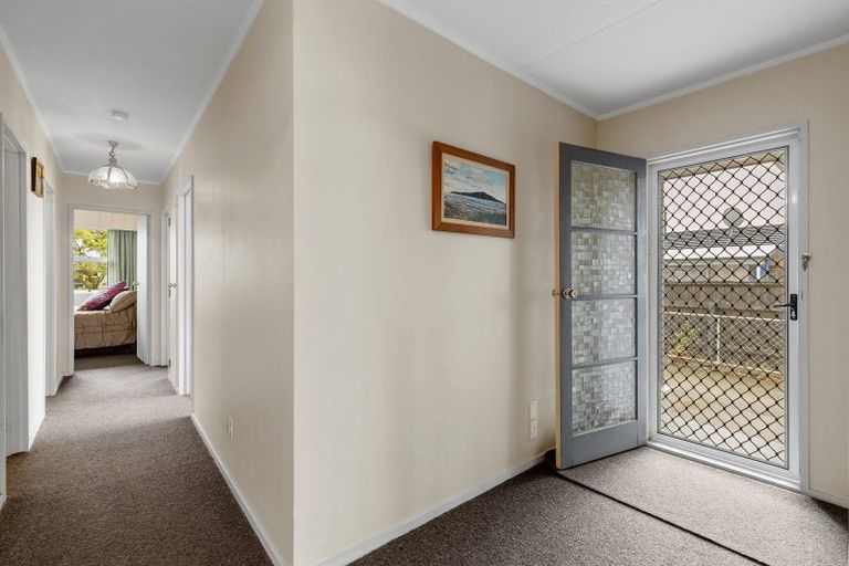 Photo of property in 19 Dunk Place, Milson, Palmerston North, 4414