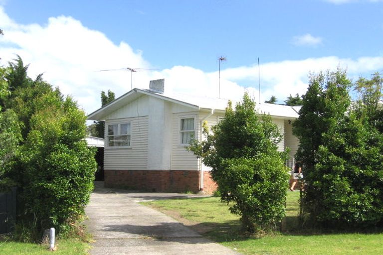 Photo of property in 51 Fairclough Road, Beach Haven, Auckland, 0626