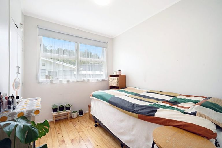 Photo of property in 2/615 Swanson Road, Swanson, Auckland, 0612