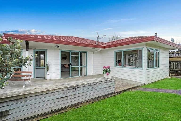 Photo of property in 4 Tiroroa Avenue, Te Atatu South, Auckland, 0610