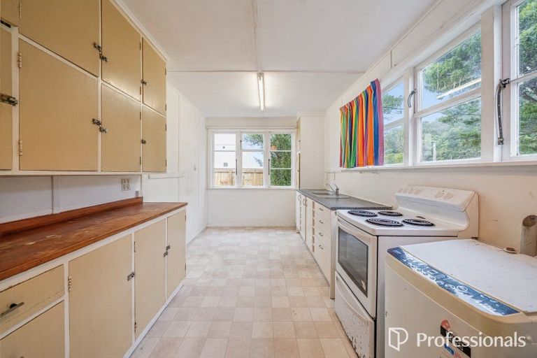 Photo of property in 35 Farmer Crescent, Taita, Lower Hutt, 5011