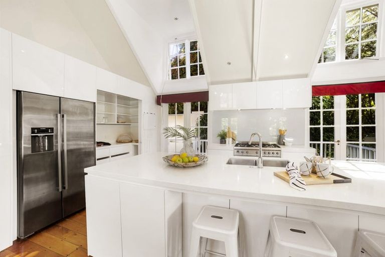 Photo of property in 5a Raroa Road, Kelburn, Wellington, 6012