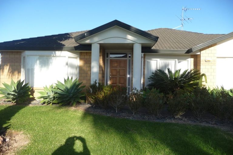 Photo of property in 4 Ballyroney Place, East Tamaki, Auckland, 2013