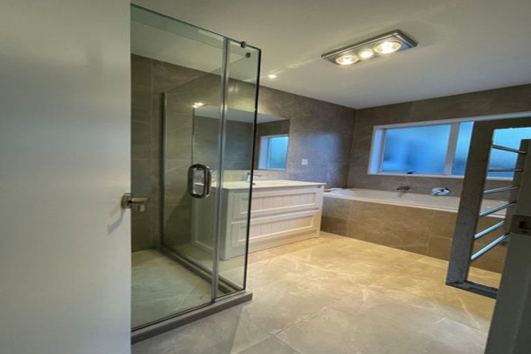 Photo of property in 38 Frank Nobilo Drive, Golflands, Auckland, 2013