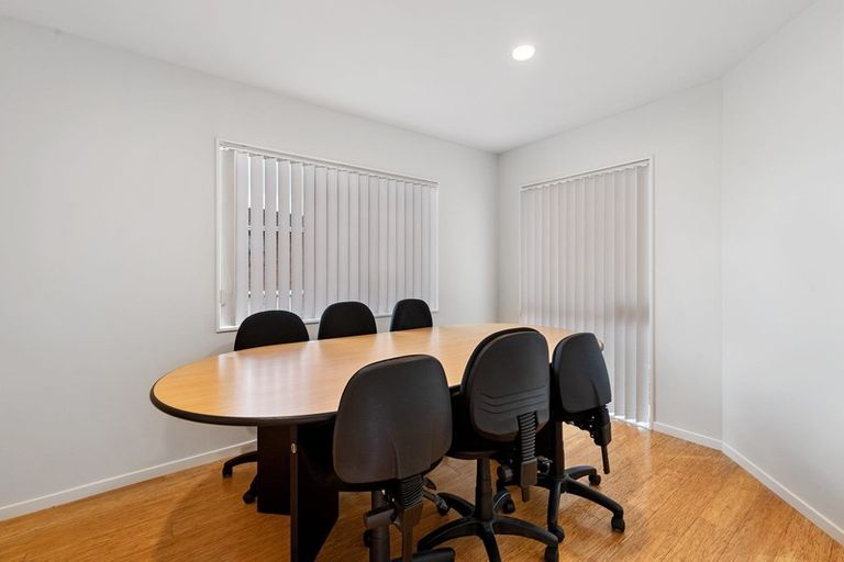 Photo of property in 3 Rifleman Rise, Unsworth Heights, Auckland, 0632