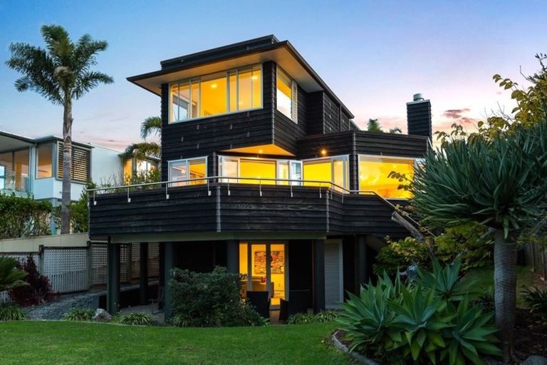 Photo of property in 44a Castor Bay Road, Castor Bay, Auckland, 0620