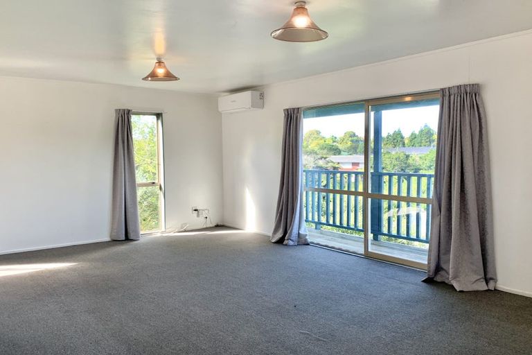 Photo of property in 2/87 Fairclough Road, Beach Haven, Auckland, 0626