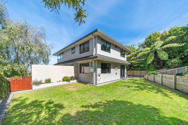 Photo of property in 21 Poto Road, Normandale, Lower Hutt, 5010