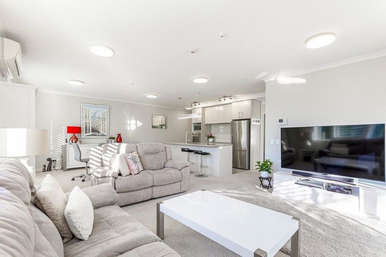 Photo of property in 30 Rewa Rewa Lane, Orewa, 0931