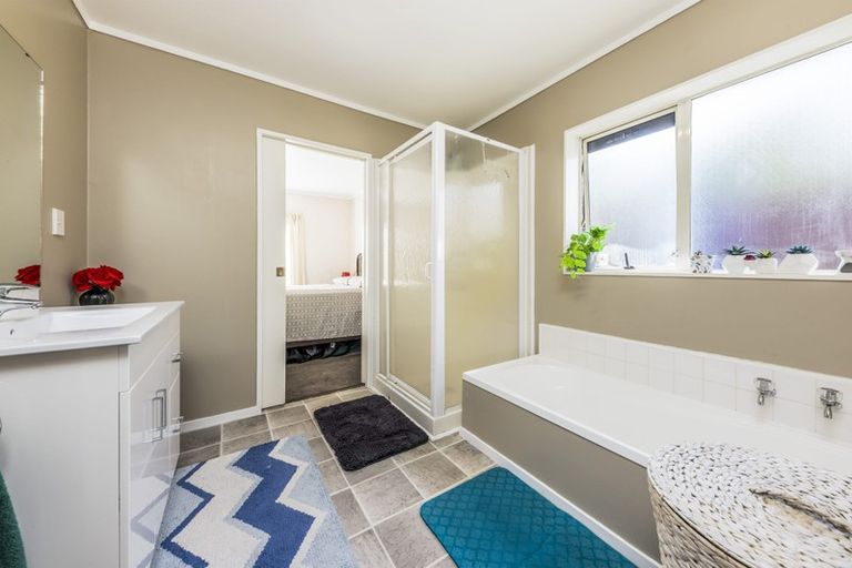 Photo of property in 5a Charisma Place, Randwick Park, Auckland, 2105